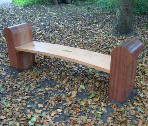 Memorial seat to Sgt Nigel Coupe (IWM WMA 65000, ©Mike Coyle, 2013)